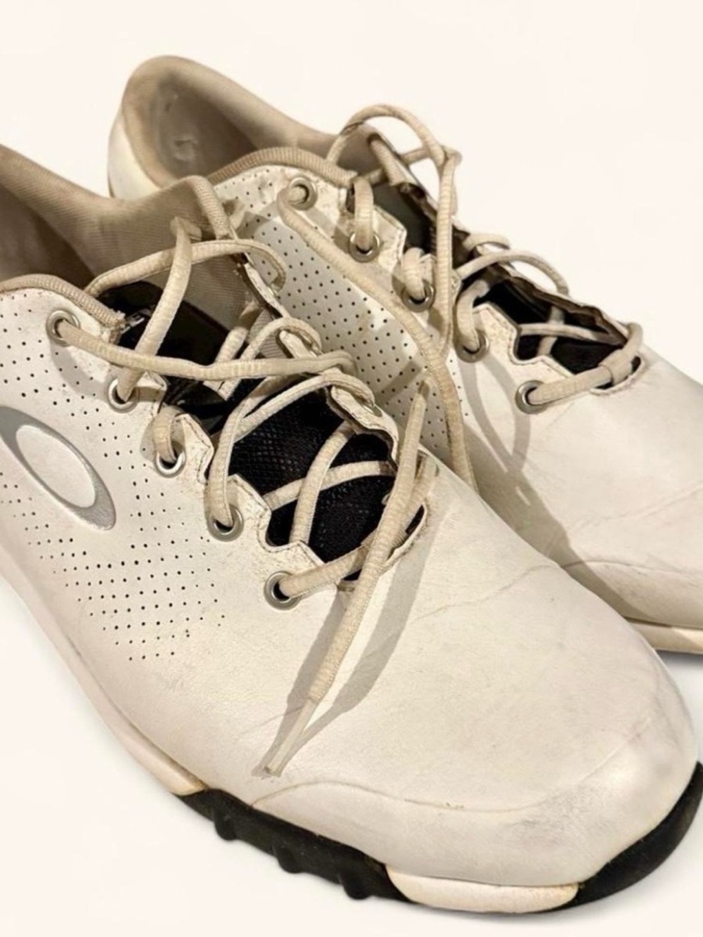 Oakley Men's White and Black Athletic Shoes